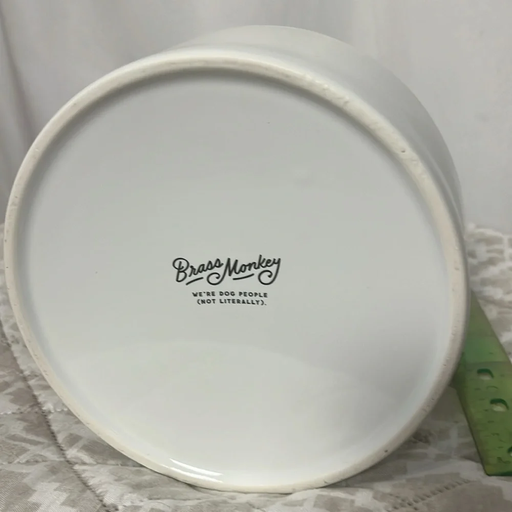 NIB NWT Brass Monkey White Ceramic Dog dish 44 0z. The Main Course 7” x 3”